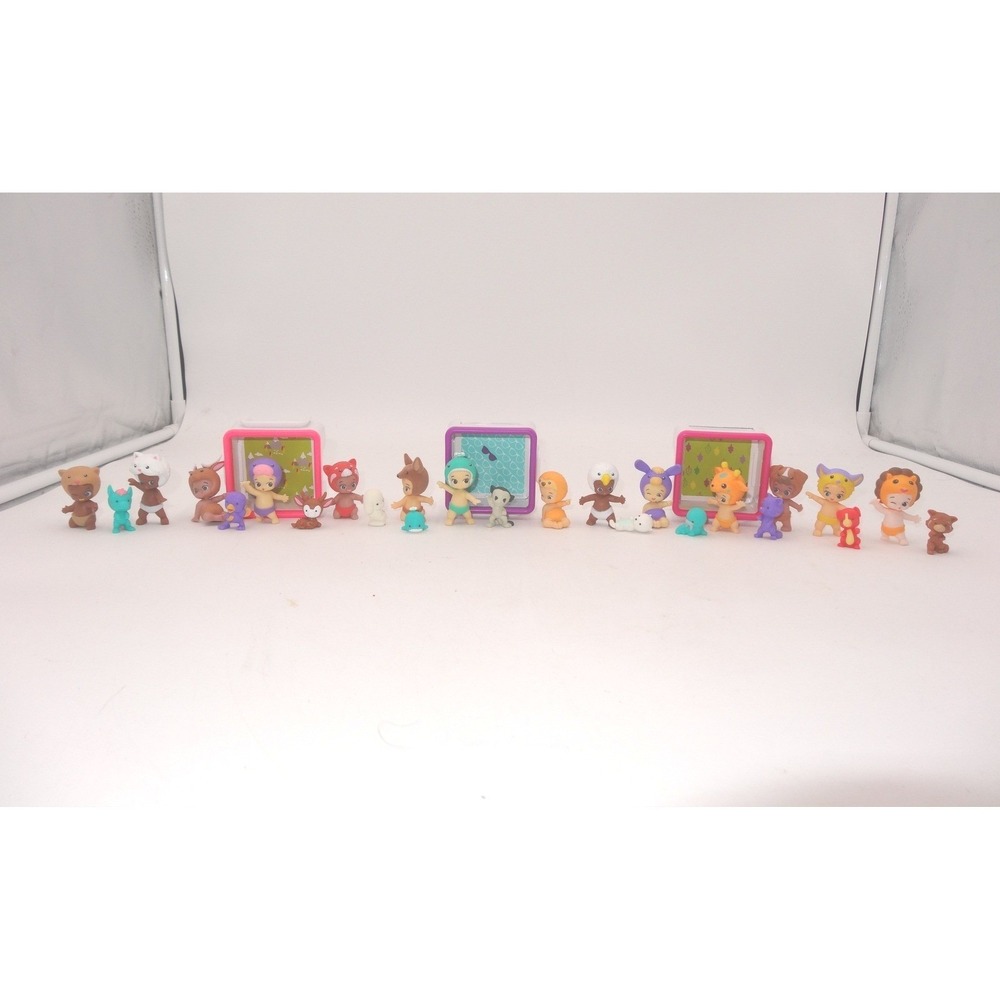 Twozies Moose Toys Mini Figure Lot of 24 Babies‎ and Pets with Shadow Boxes